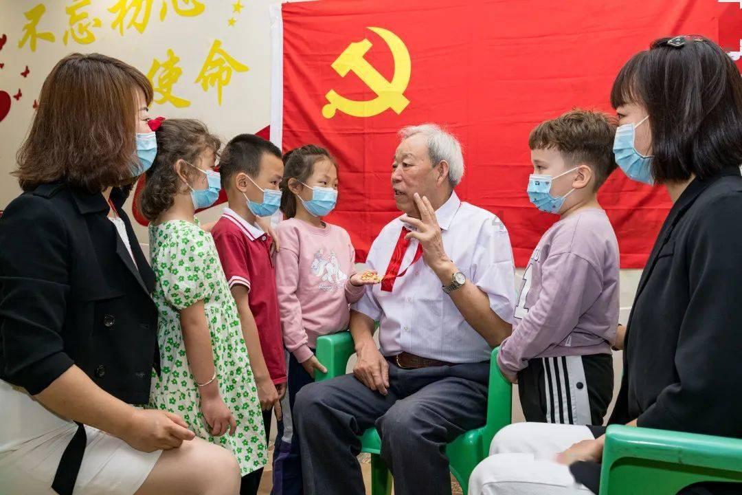 11年前感动中国的春运母亲找到了，那是一张怎样的照片？游戏画面